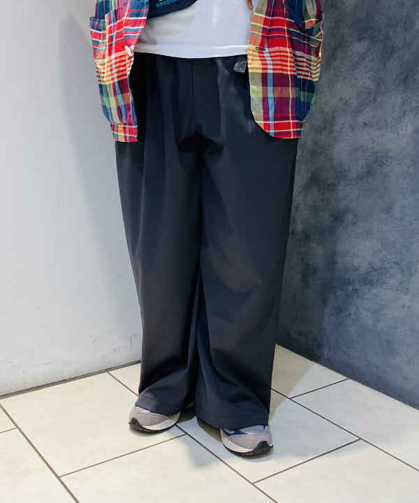 佐藤 歩さんの「BEAMS WOMEN｜【別注】Gramicci / 2プリーツ ワイド スラックス 25FW」を使ったコーディネート