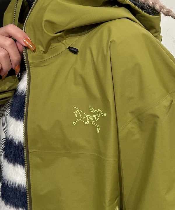 ando naoさんの「BEAMS WOMEN｜【別注】athletic wear MASON / メッセージ ロングスリーブ Tシャツ」を使ったコーディネート