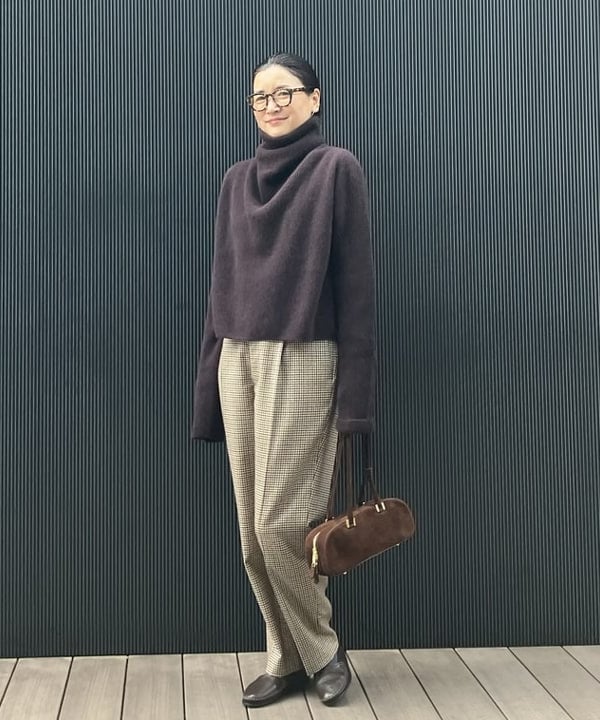 スタイルアップを叶える黒ワンピはジレを重ねて、シャープな印象で