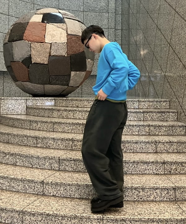 赤羽 花さんの「BEAMS WOMEN｜フリーダムスリーブ Vネック スウェット」を使ったコーディネート