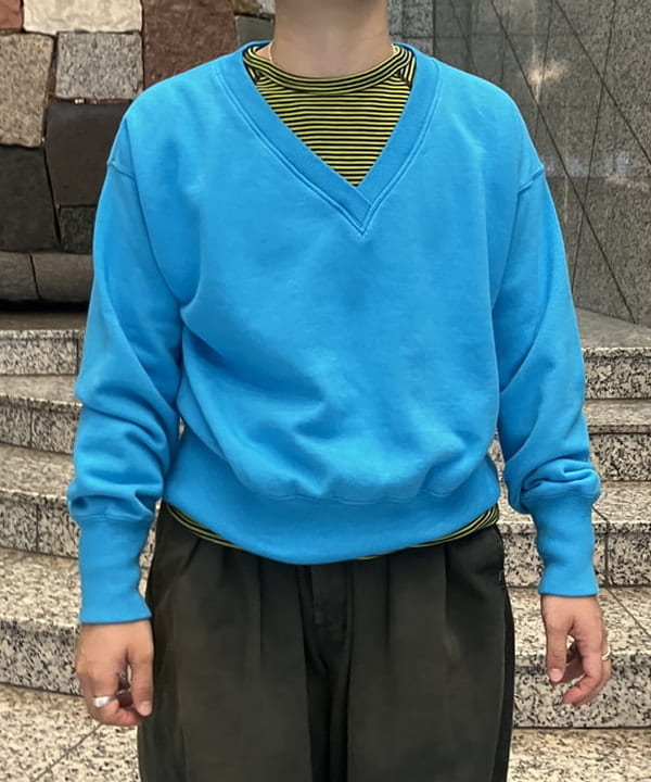 赤羽 花さんの「BEAMS WOMEN｜フリーダムスリーブ Vネック スウェット」を使ったコーディネート