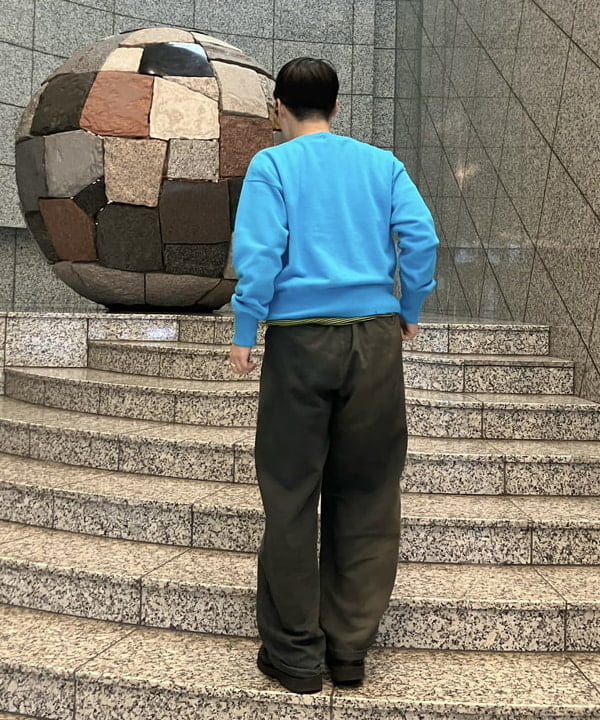 赤羽 花さんの「BEAMS WOMEN｜フリーダムスリーブ Vネック スウェット」を使ったコーディネート