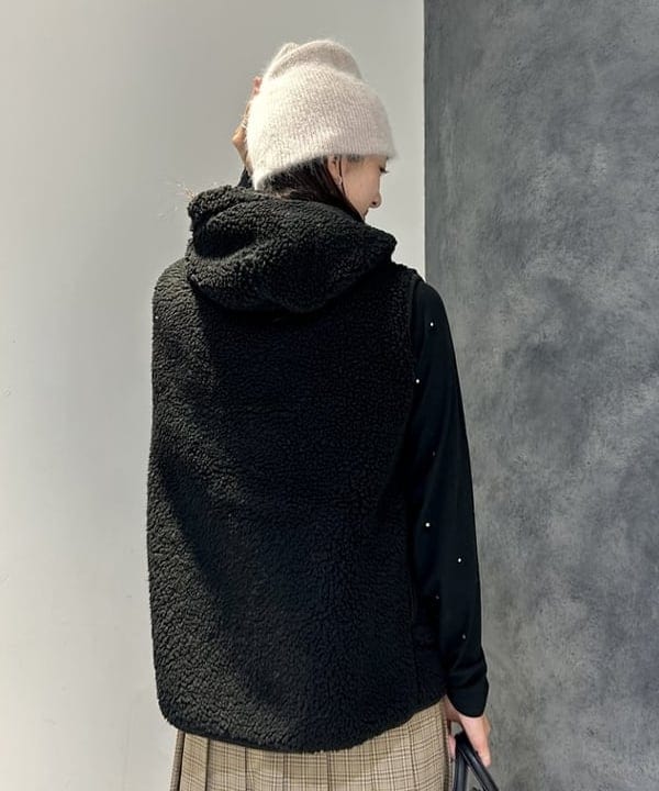 ササキさんの「BEAMS WOMEN｜Gymphlex / フーデッド ボア ベスト」を使ったコーディネート