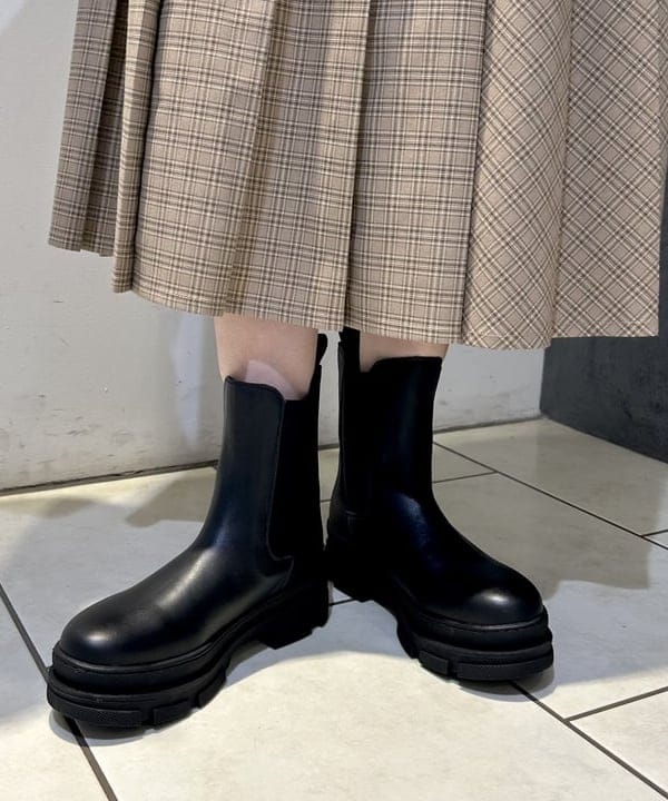 ササキさんの「BEAMS WOMEN｜Gymphlex / フーデッド ボア ベスト」を使ったコーディネート