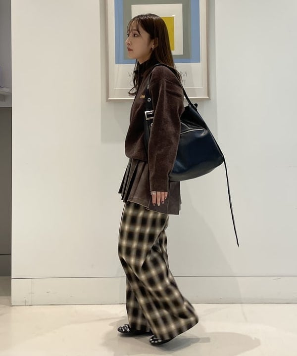 松本 佳菜子さんの「BEAMS WOMEN｜ベルテッド ショルダー バッグ」を使ったコーディネート