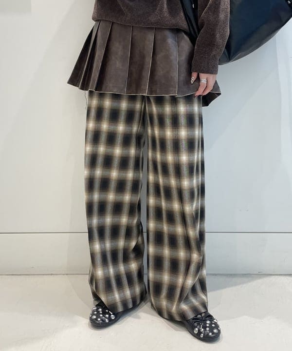 松本 佳菜子さんの「BEAMS WOMEN｜ベルテッド ショルダー バッグ」を使ったコーディネート