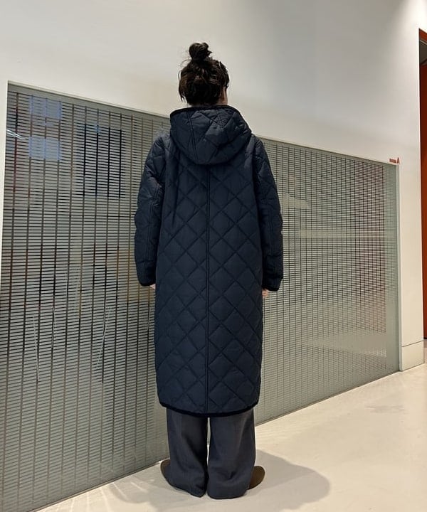 清水 彩乃さんの「BEAMS WOMEN｜フリーダムスリーブ Vネック スウェット」を使ったコーディネート