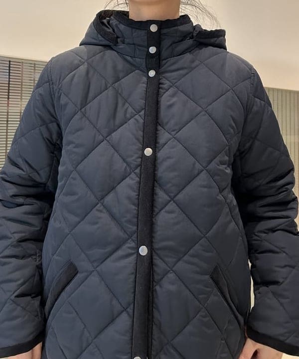 清水 彩乃さんの「BEAMS WOMEN｜フリーダムスリーブ Vネック スウェット」を使ったコーディネート