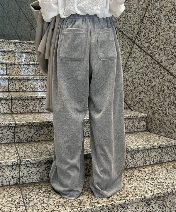 大槻 まひろさんの「BEAMS WOMEN｜リバー Vネック ロングコート」を使ったコーディネート