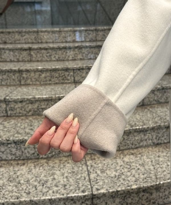 大槻 まひろさんの「BEAMS WOMEN｜リバー Vネック ロングコート」を使ったコーディネート