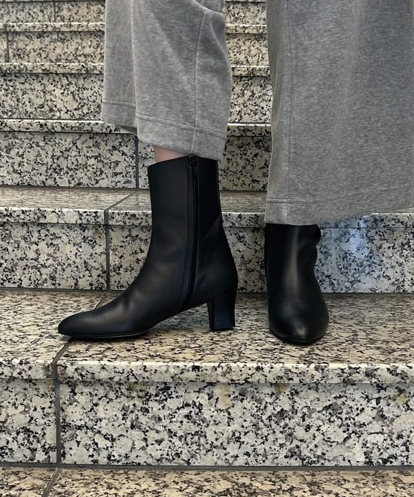 大槻 まひろさんの「BEAMS WOMEN｜リバー Vネック ロングコート」を使ったコーディネート