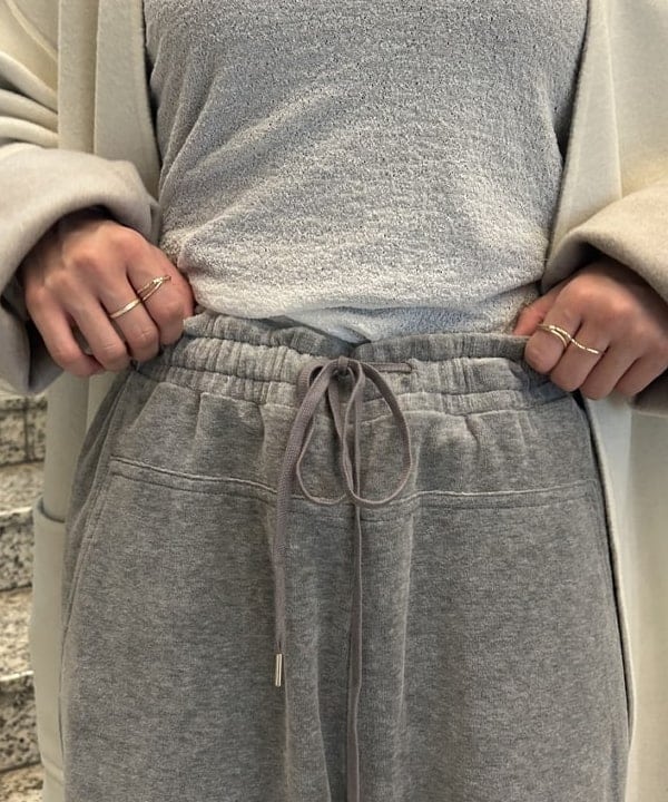 大槻 まひろさんの「BEAMS WOMEN｜リバー Vネック ロングコート」を使ったコーディネート