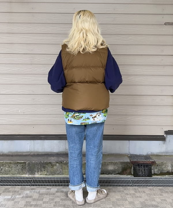 MATSUMOTO AMIさんの「BEAMS WOMEN｜リバーシブル ダウン ベスト」を使ったコーディネート
