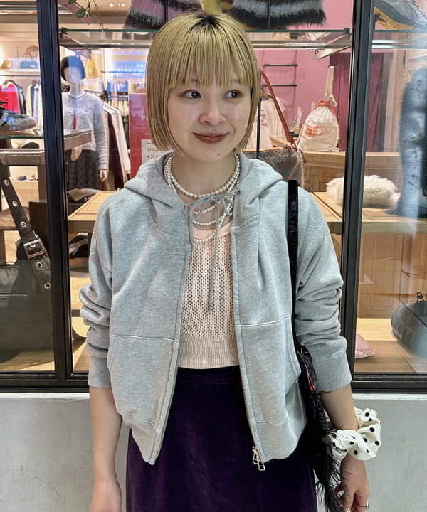 ナカノ アイさんの「BEAMS WOMEN｜スウェット ジップ フーディー」を使ったコーディネート