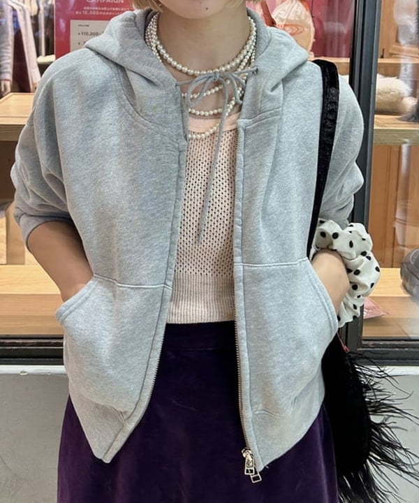 ナカノ アイさんの「BEAMS WOMEN｜スウェット ジップ フーディー」を使ったコーディネート