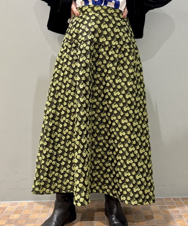 はやしあかねさんの「BEAMS WOMEN｜フラワー ジャカード フレア スカート」を使ったコーディネート