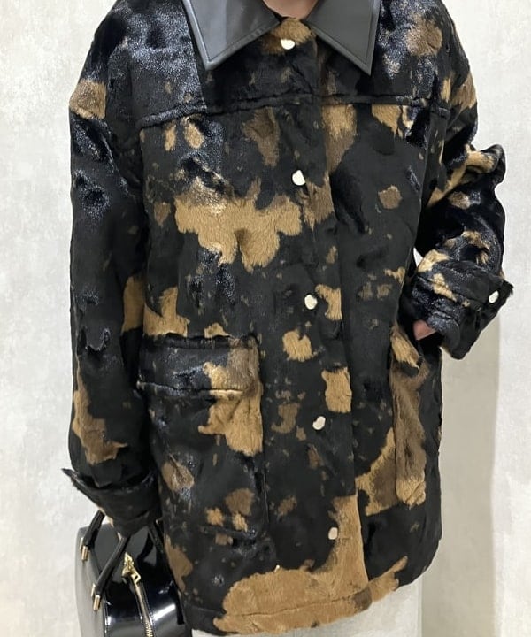 森本 理絵さんの「BEAMS WOMEN｜RBS / フェイクファー ステンカラー コート」を使ったコーディネート