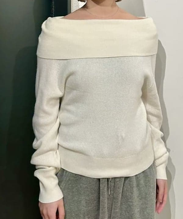 早川 萌子さんの「BEAMS WOMEN｜リブ オフショルダー プルオーバー」を使ったコーディネート