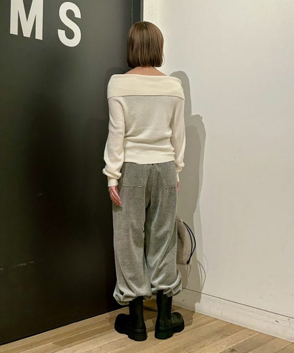 早川 萌子さんの「BEAMS WOMEN｜リブ オフショルダー プルオーバー」を使ったコーディネート