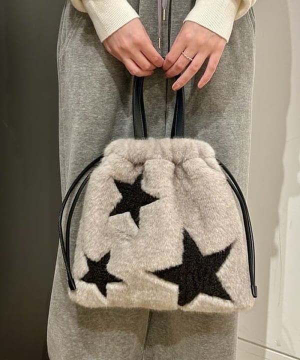 早川 萌子さんの「BEAMS WOMEN｜リブ オフショルダー プルオーバー」を使ったコーディネート