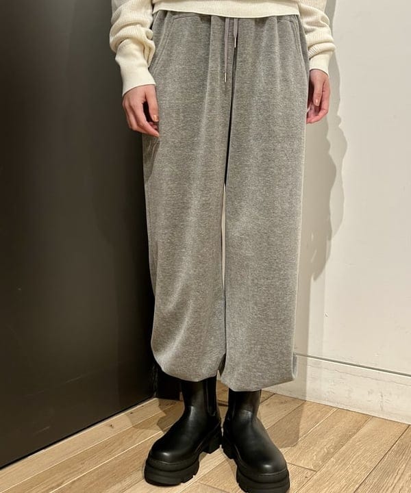 早川 萌子さんの「BEAMS WOMEN｜リブ オフショルダー プルオーバー」を使ったコーディネート