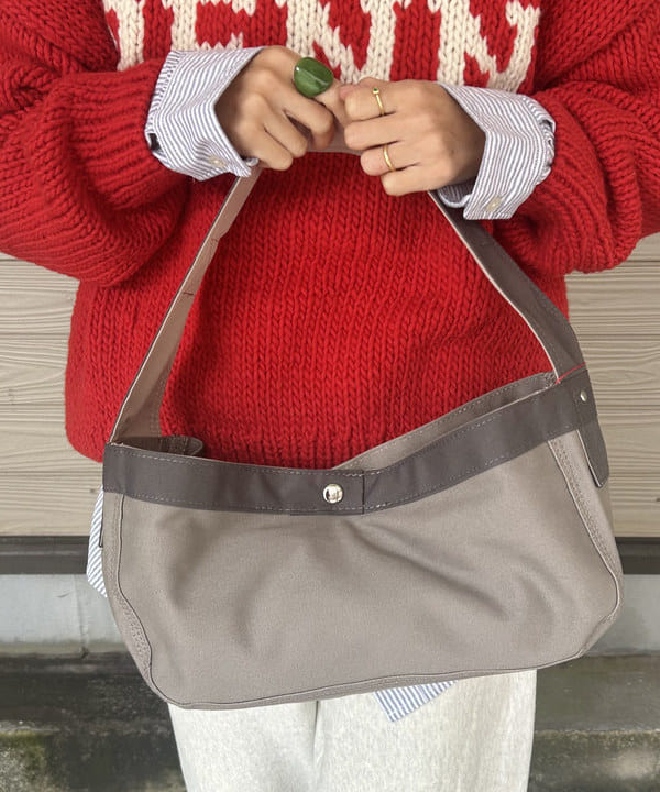 MATSUMOTO AMIさんの「BEAMS WOMEN｜ニュースペーパーバッグ ミニ」を使ったコーディネート