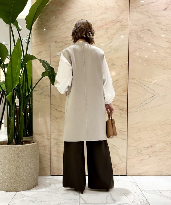 AONO SHIKAMAさんの「BEAMS WOMEN｜リバー ロングジレ」を使ったコーディネート