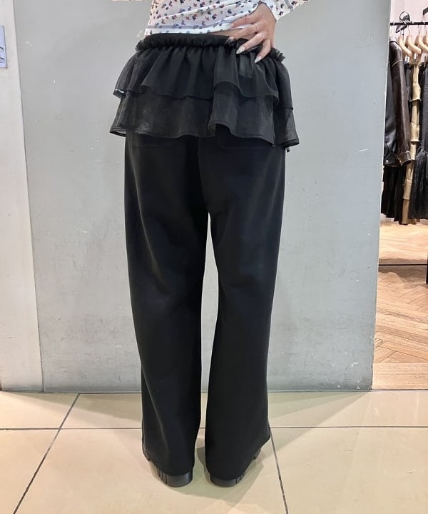 イトウミサキさんの「BEAMS WOMEN｜フリルベルト セット スウェットパンツ」を使ったコーディネート