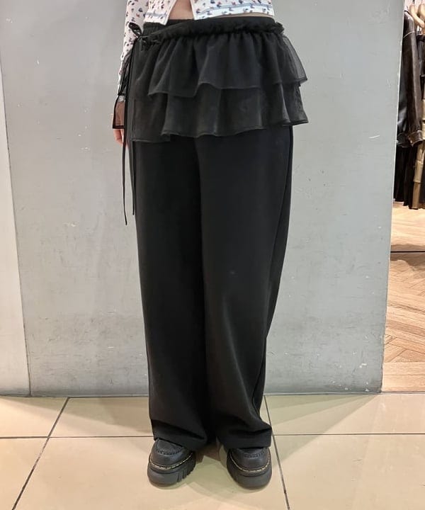 イトウミサキさんの「BEAMS WOMEN｜フリルベルト セット スウェットパンツ」を使ったコーディネート