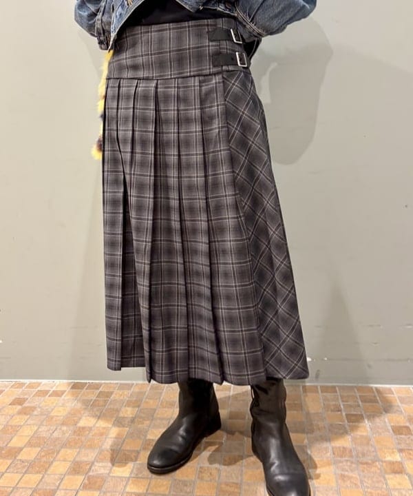 はやしあかねさんの「BEAMS WOMEN｜チェック キルト ミディスカート」を使ったコーディネート