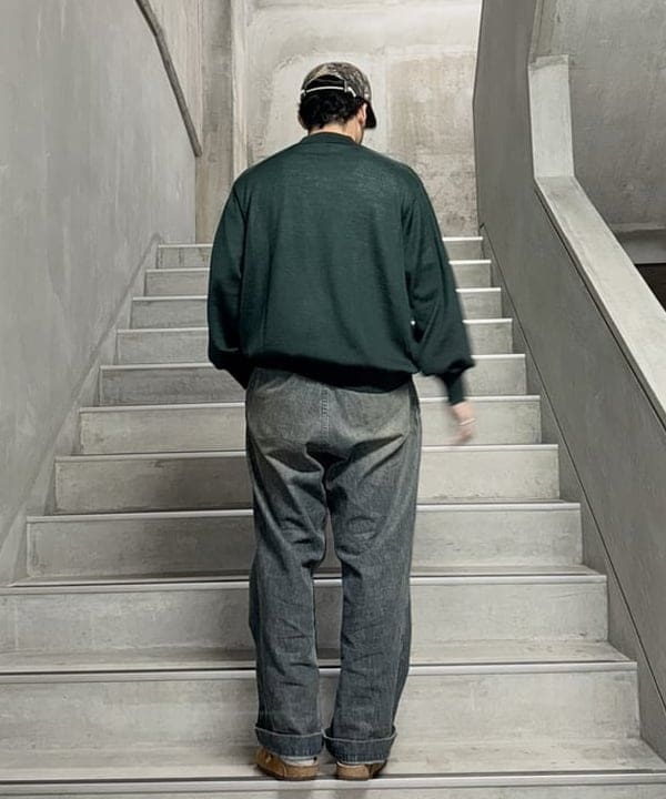 平井 利空さんの「BEAMS WOMEN｜ダブルダイ デニム ミリタリー トラウザーズ」を使ったコーディネート