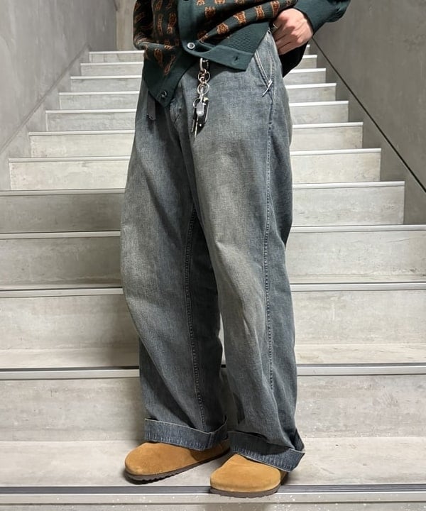 平井 利空さんの「BEAMS WOMEN｜ダブルダイ デニム ミリタリー トラウザーズ」を使ったコーディネート