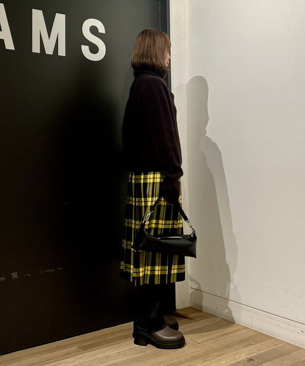 早川 萌子さんの「BEAMS WOMEN｜【別注】BATONER / カシミヤフォックス タートルネック ニット」を使ったコーディネート