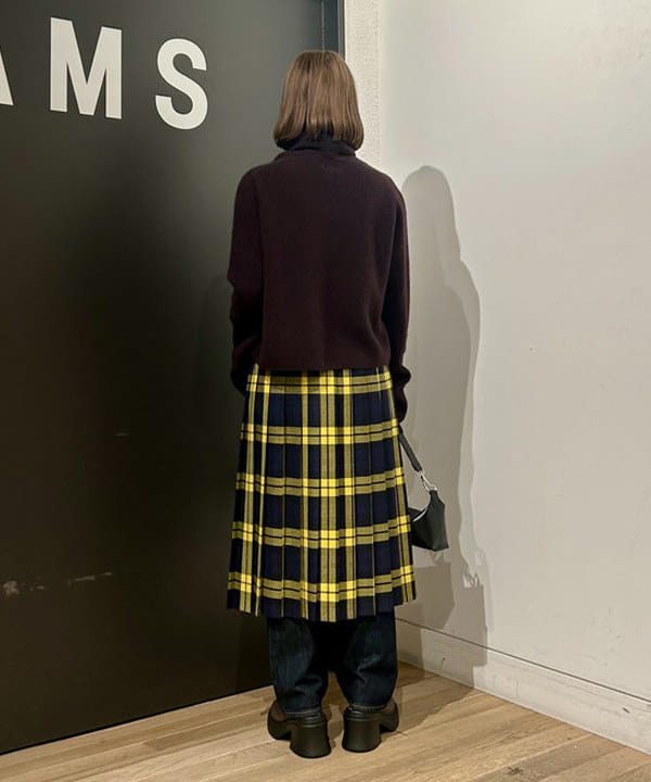 早川 萌子さんの「BEAMS WOMEN｜【別注】BATONER / カシミヤフォックス タートルネック ニット」を使ったコーディネート