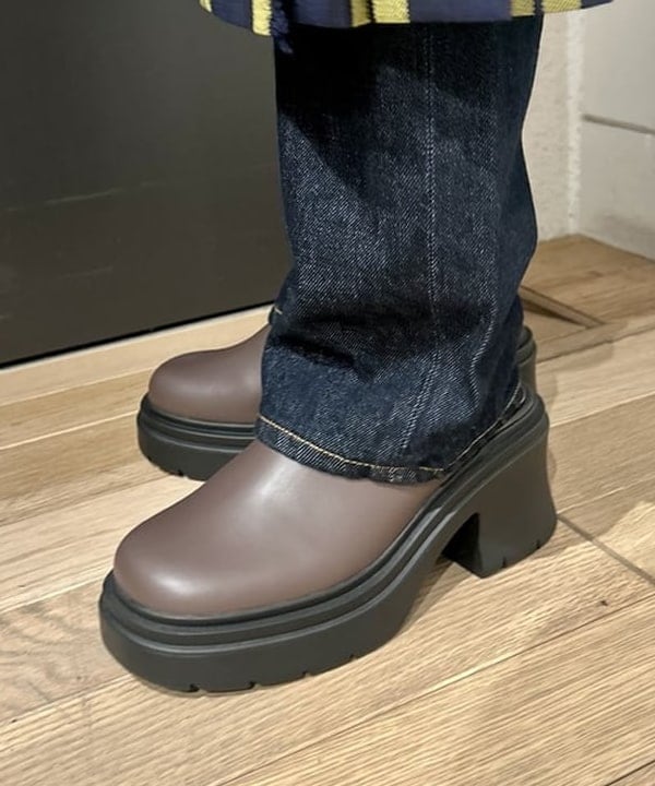 早川 萌子さんの「BEAMS WOMEN｜【別注】BATONER / カシミヤフォックス タートルネック ニット」を使ったコーディネート