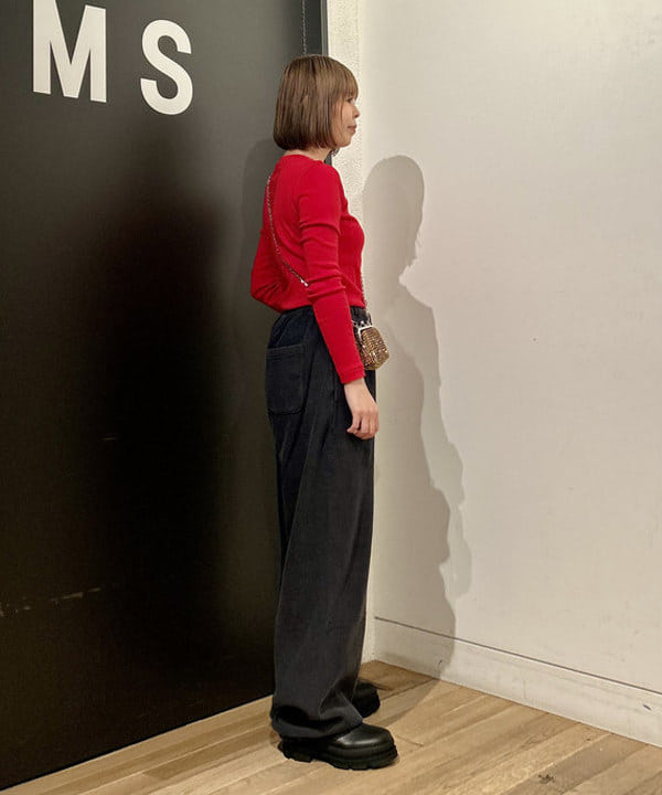 早川 萌子さんの「BEAMS WOMEN｜【別注】athletic wear MASON / メッセージ ロングスリーブ Tシャツ」を使ったコーディネート