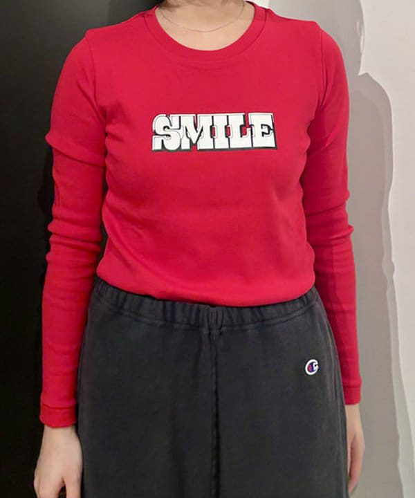 早川 萌子さんの「BEAMS WOMEN｜【別注】athletic wear MASON / メッセージ ロングスリーブ Tシャツ」を使ったコーディネート