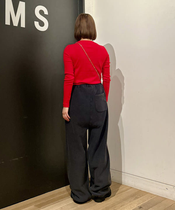 早川 萌子さんの「BEAMS WOMEN｜【別注】athletic wear MASON / メッセージ ロングスリーブ Tシャツ」を使ったコーディネート