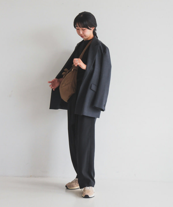 中丸　栞さんの「BEAMS WOMEN｜ダブルクロス ロング ジャケット」を使ったコーディネート