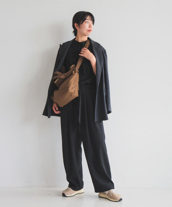 中丸　栞さんの「BEAMS WOMEN｜ダブルクロス ロング ジャケット」を使ったコーディネート