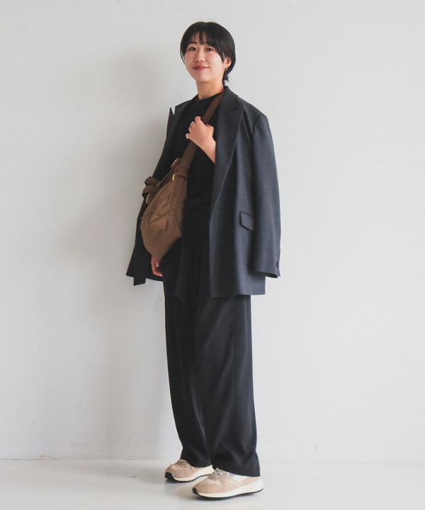 中丸　栞さんの「BEAMS WOMEN｜ダブルクロス ロング ジャケット」を使ったコーディネート