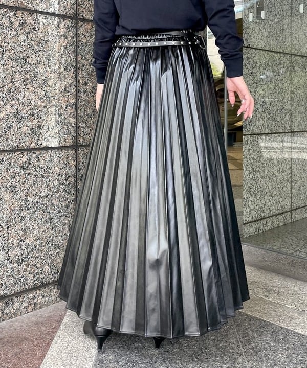 松本 佳菜子さんの「BEAMS WOMEN｜ダブル レザー ベルト」を使ったコーディネート