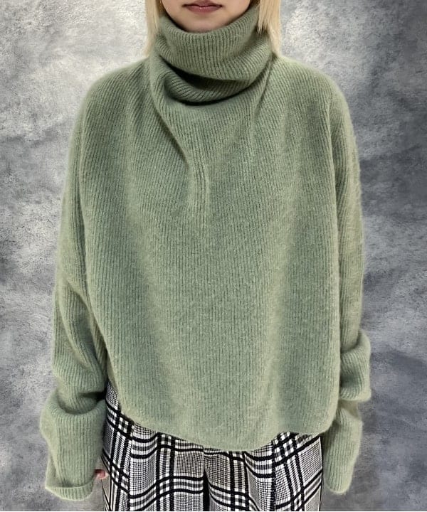 菜月さんの「BEAMS WOMEN｜【別注】BATONER / カシミヤフォックス タートルネック ニット」を使ったコーディネート