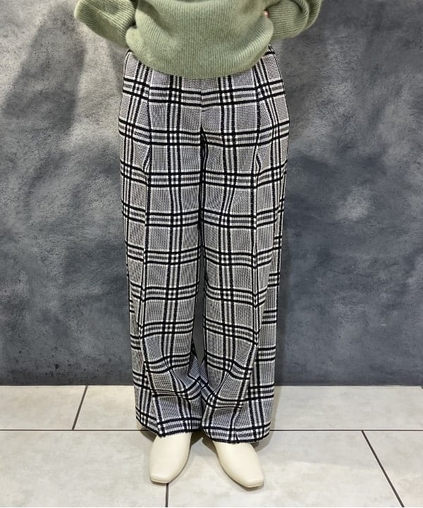 菜月さんの「BEAMS WOMEN｜【別注】BATONER / カシミヤフォックス タートルネック ニット」を使ったコーディネート