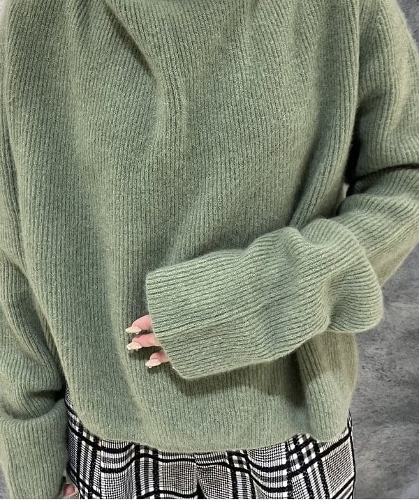 菜月さんの「BEAMS WOMEN｜【別注】BATONER / カシミヤフォックス タートルネック ニット」を使ったコーディネート