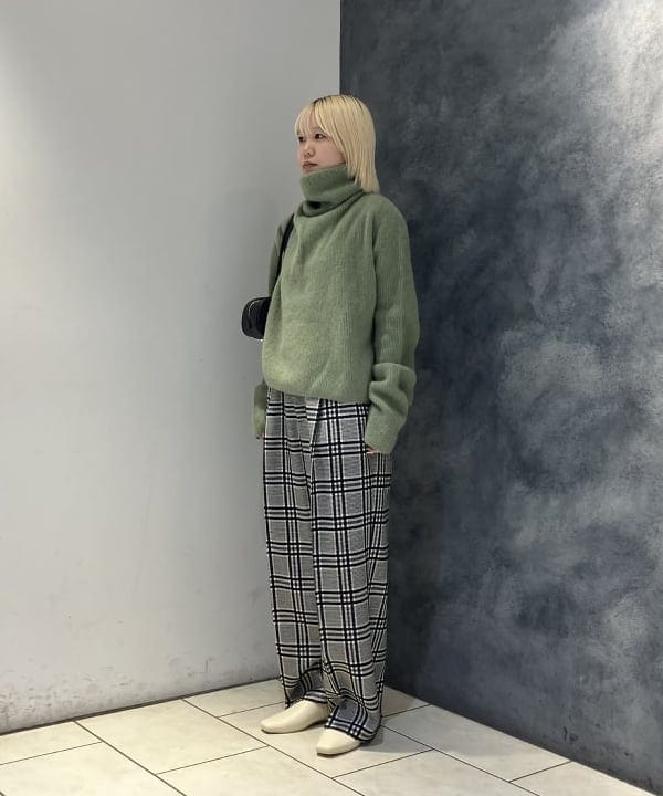 菜月さんの「BEAMS WOMEN｜【別注】BATONER / カシミヤフォックス タートルネック ニット」を使ったコーディネート