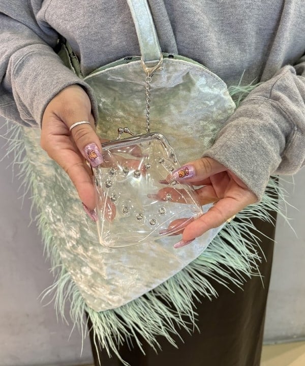 オカベ　アヤカさんの「BEAMS WOMEN｜【別注】Casselini / フラワー ニット帽」を使ったコーディネート