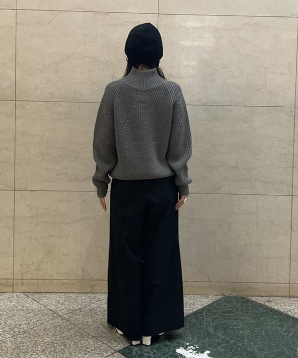 大槻 まひろさんの「BEAMS WOMEN｜BATONER / ドライバーズ ニット」を使ったコーディネート