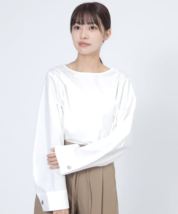 茂野 真楓さんの「BEAMS WOMEN｜バックオープン コットンブラウス」を使ったコーディネート