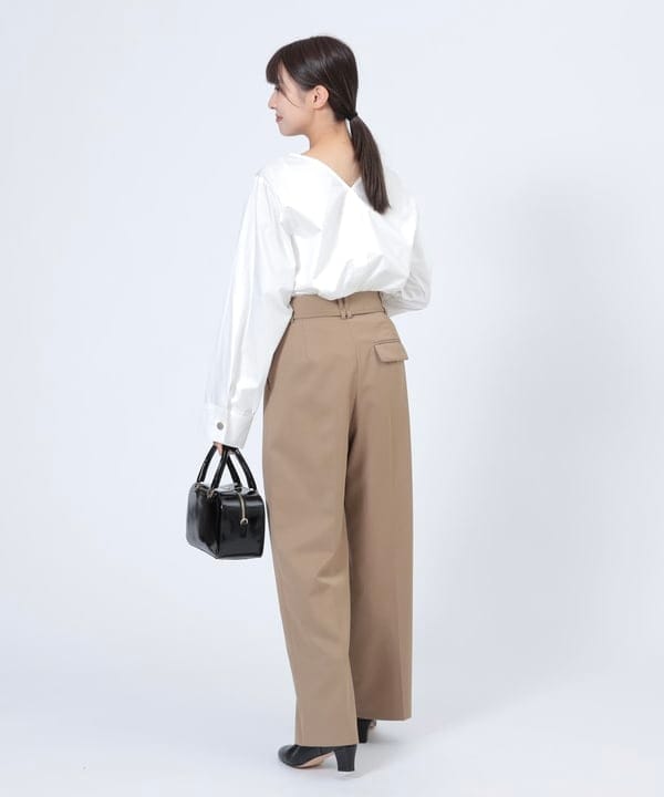 茂野 真楓さんの「BEAMS WOMEN｜バックオープン コットンブラウス」を使ったコーディネート